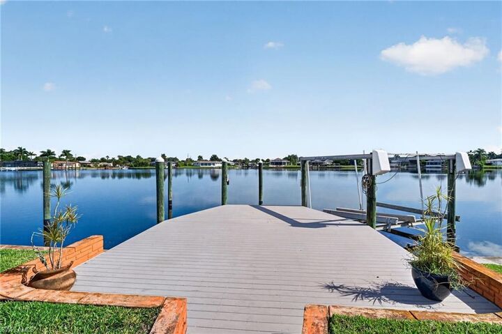 Property Photo:  1802 Lakeview Blvd  FL 33903 