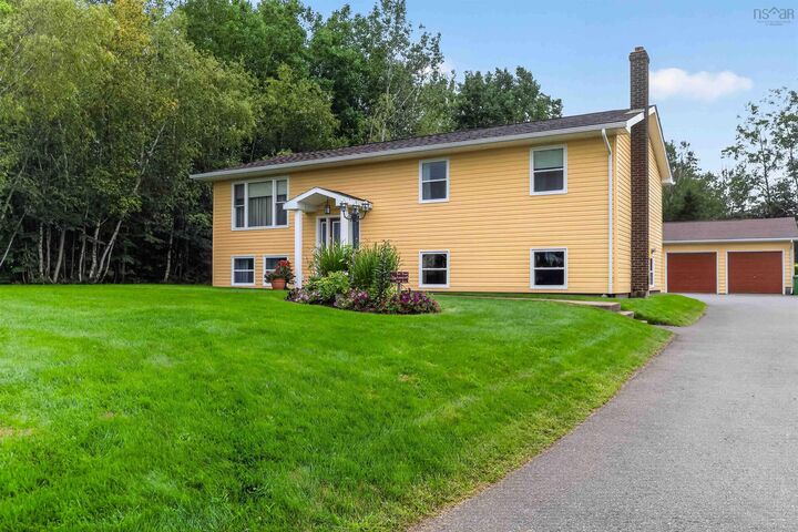 Property Photo: 1008 Country Club Boulevard NS B4N 4W8