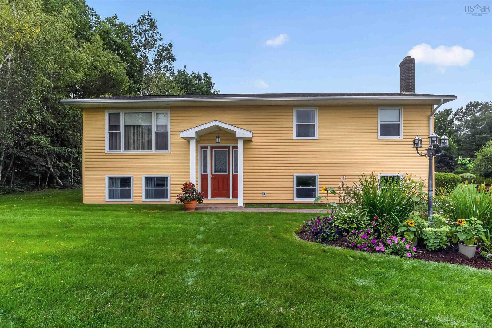 Property Photo:  1008 Country Club Boulevard  NS B4N 4W8 