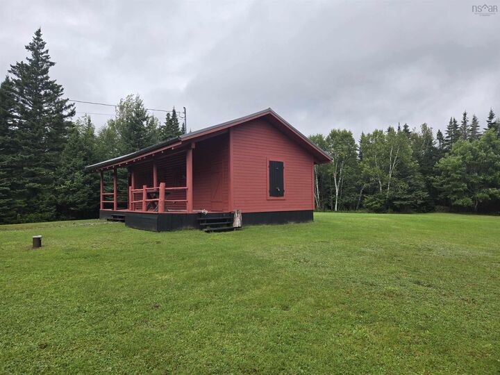 Property Photo: 21 Lakefront Drive NS B2E 1B3