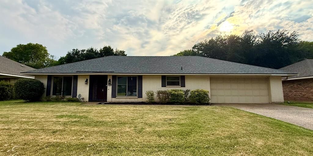 Property Photo:  7514 Camelback Drive  LA 71105 