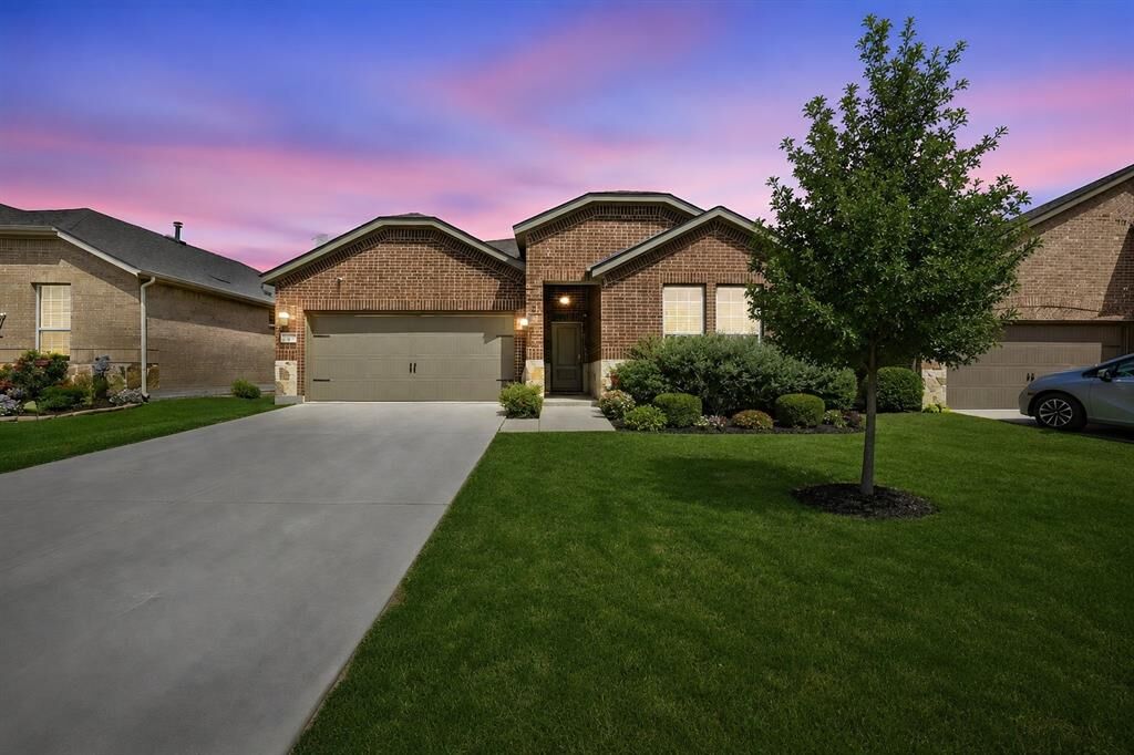 Property Photo: 1928 Stinnet Street TX 75409