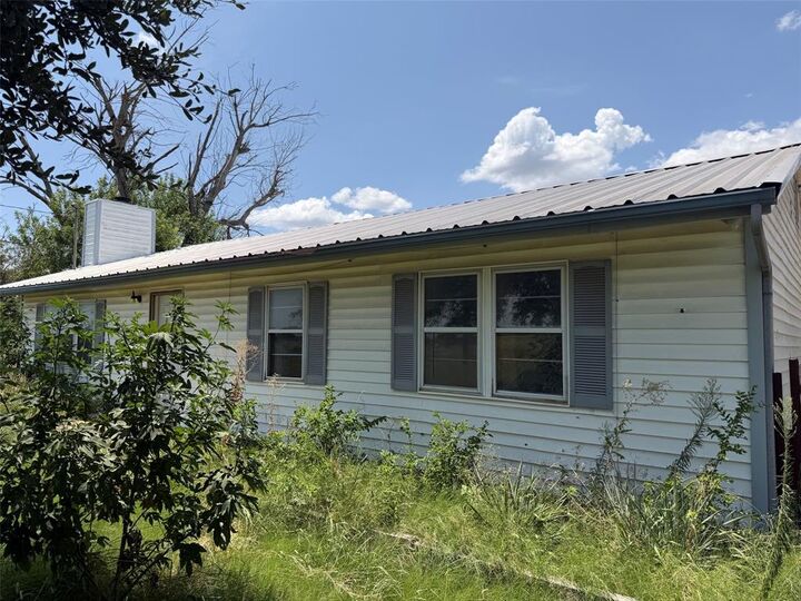 Property Photo: 913 County Road 1003A TX 76044