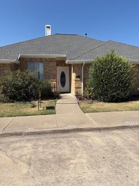 Property Photo: 6051 Mapleshade Lane TX 75252