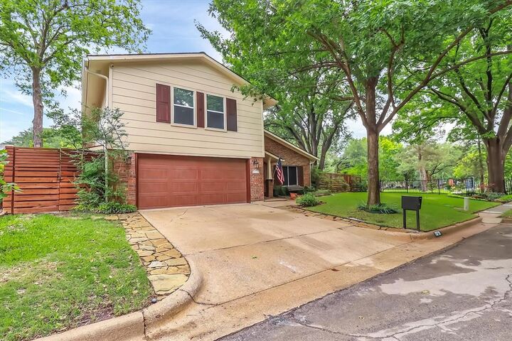 Property Photo:  15735 Covewood Circle  TX 75248 