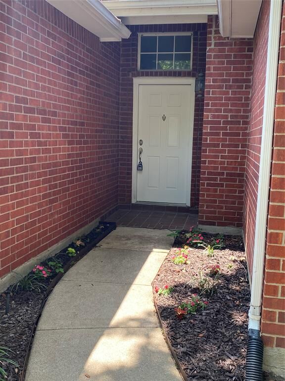 Property Photo: 2212 Heatherton Place TX 75023