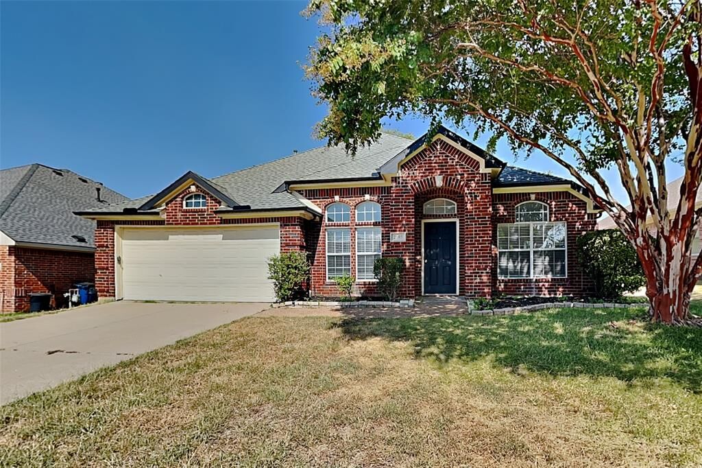 Property Photo:  2105 Peacock Lane  TX 76210 