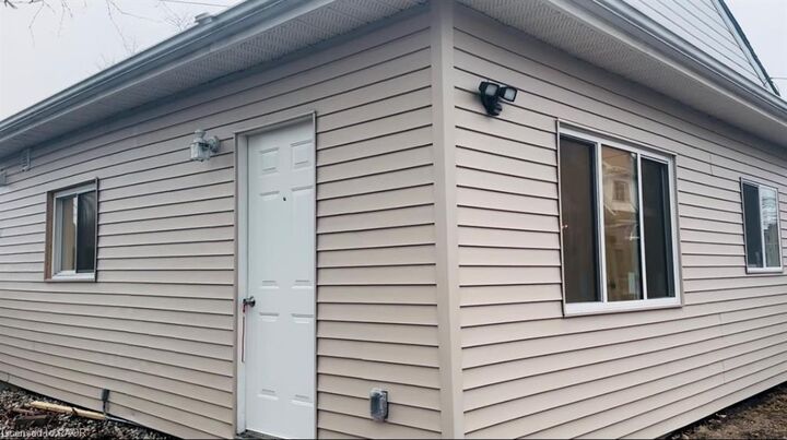 Property Photo:  86 Weaver Street 2  ON N3C 1W4 