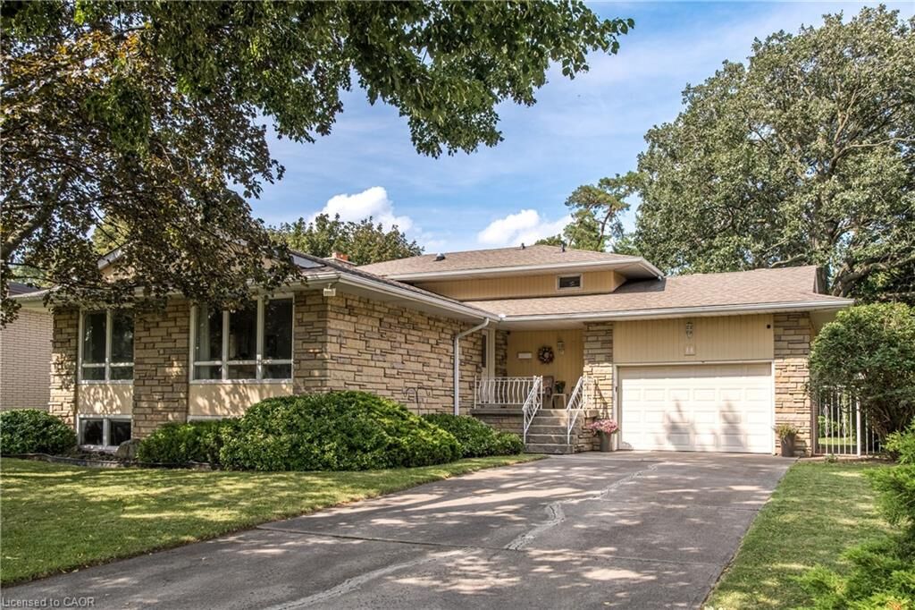 Property Photo: 14 Woodside Drive ON L8T 1C3