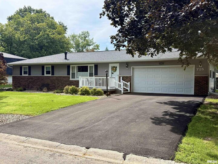 Property Photo: 725 Pleasant Drive IL 61448