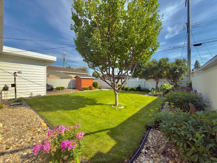 Property Photo: 2610 20 Avenue S AB T1K 1G7