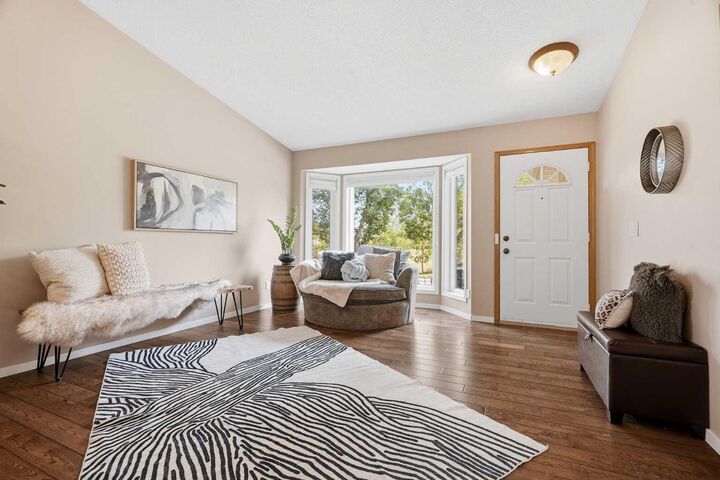 Property Photo:  515 Macewan Drive NW  AB T3K 3W5 