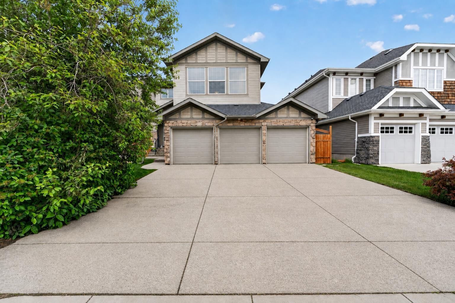 Property Photo:  76 Rainbow Falls Boulevard  AB T1X 0S6 