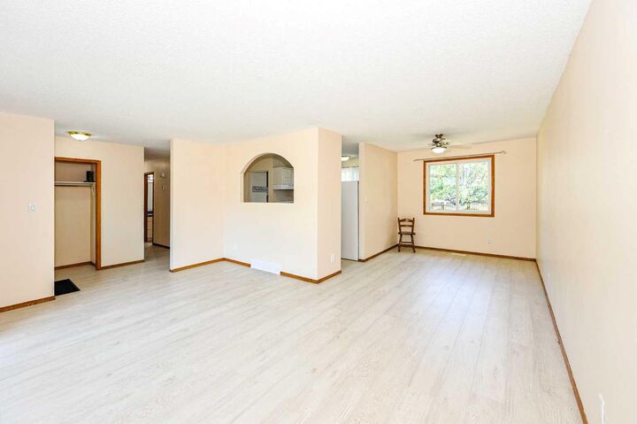 Property Photo: 6302 Marler Drive AB T4V 2X6