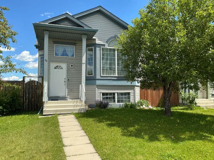 98 Country Hills Heights NW — photo 1