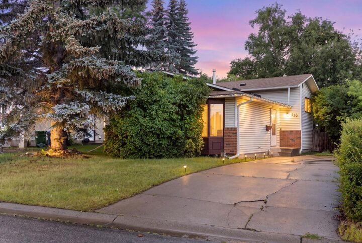 620 Aboyne Crescent NE — photo 1