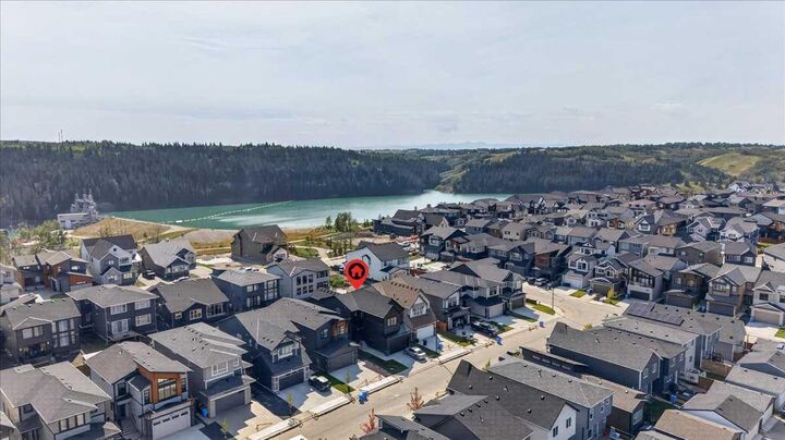 Property Photo: 77 Rowmont Common NW AB T3L 0L2