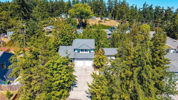 Property Photo:  2090 SW  Putnam Drive  WA 98277 