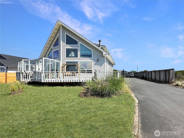 Property Photo:  1050  Ocean Shores Boulevard  WA 98569 