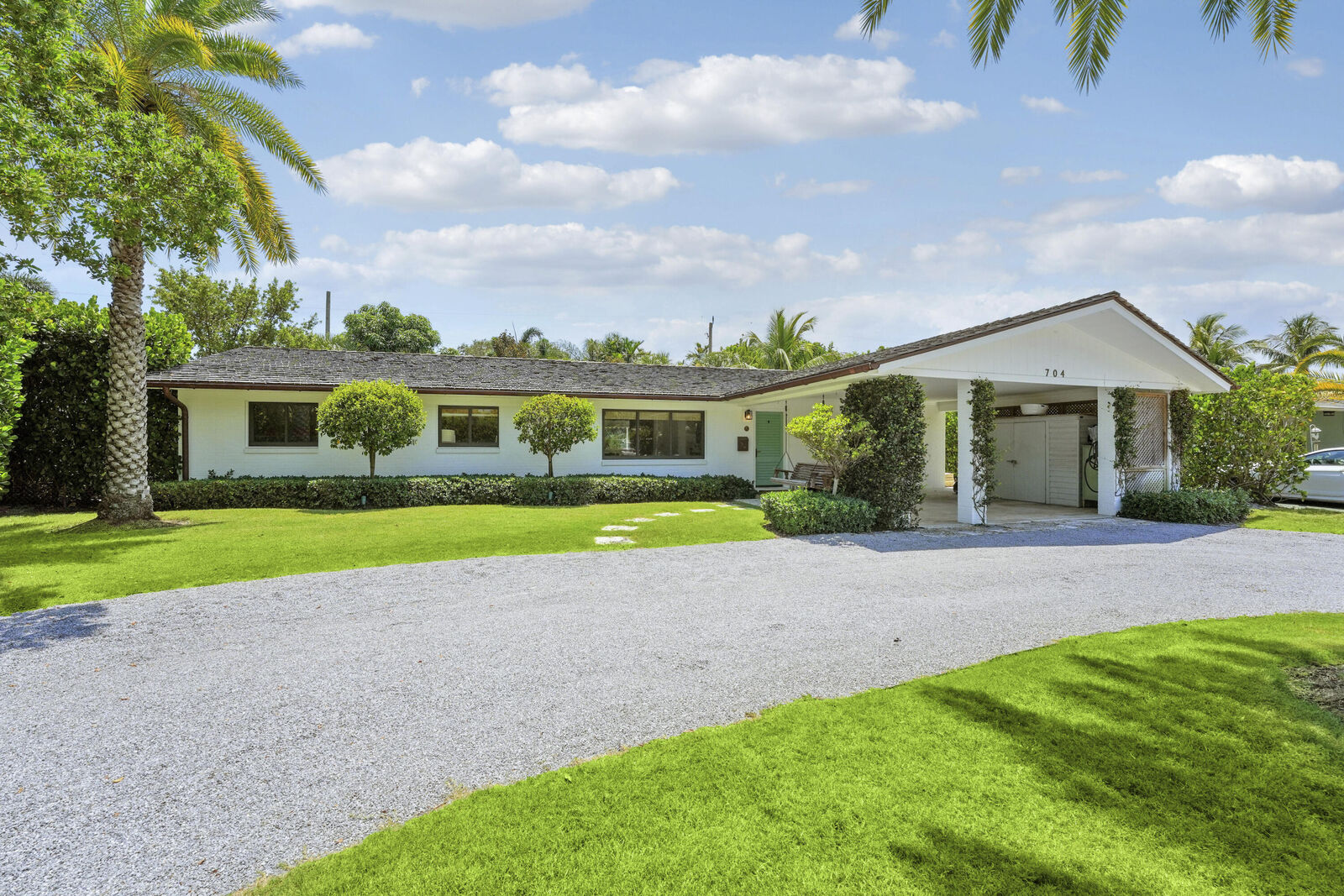 Property Photo: 704 Pelican Way FL 33408