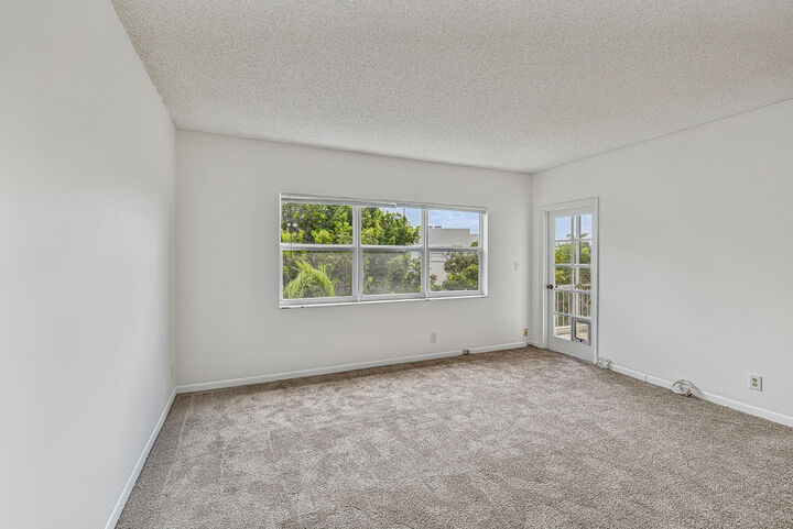 Property Photo:  6731 Cypress Road Unit 402  FL 33317 