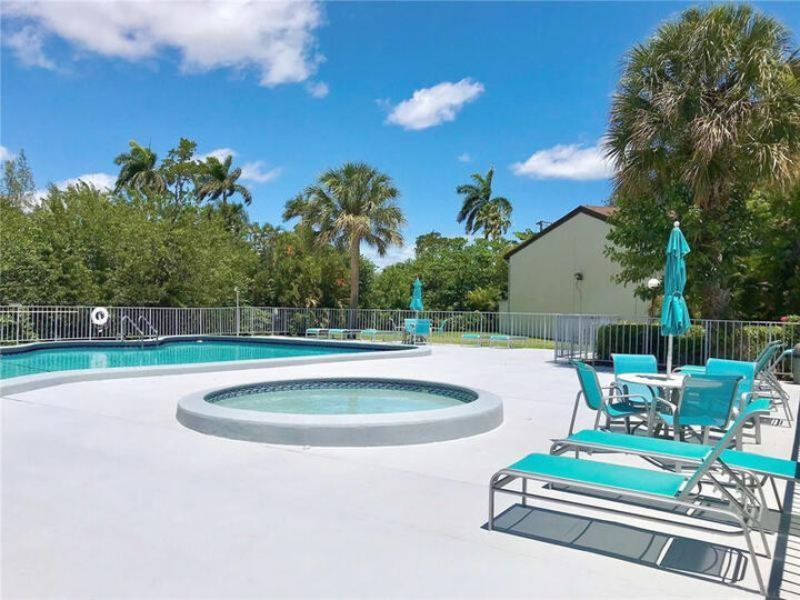 Property Photo: 19424 NE 26th Avenue 131B FL 33180