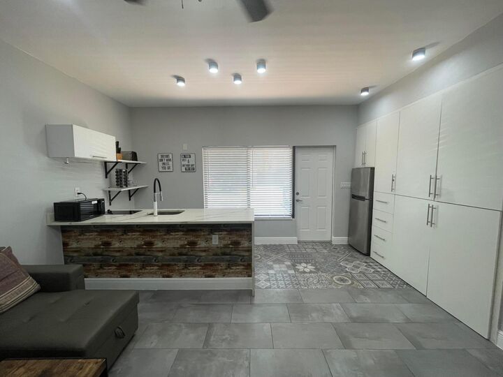 Property Photo:  824 NE 4th Street 3  FL 33301 