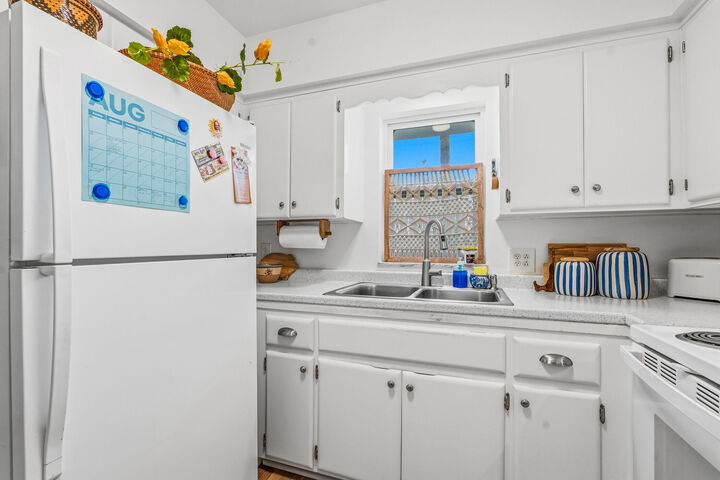 Property Photo:  677 Royal Palm Boulevard 7  FL 32960 