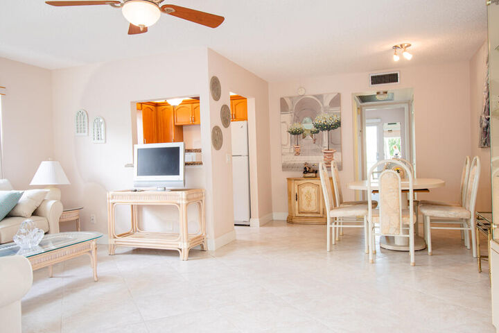 Property Photo: 20 Lyndhurst A FL 33442