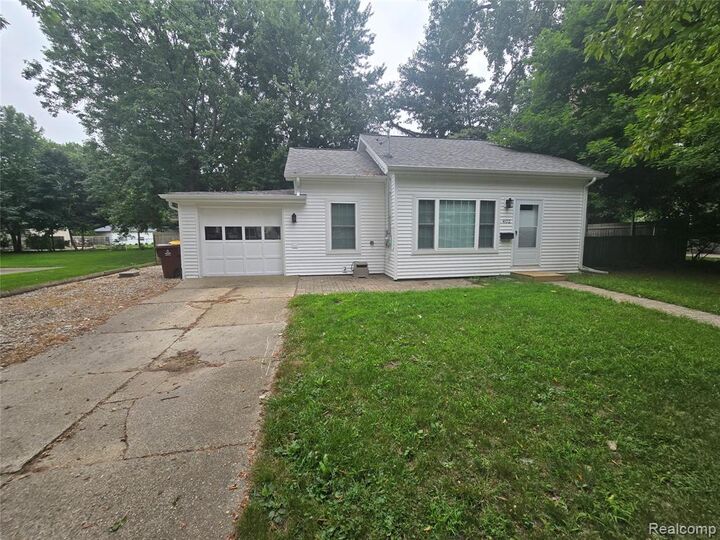 Property Photo: 402 E Buchanan Street MI 48879