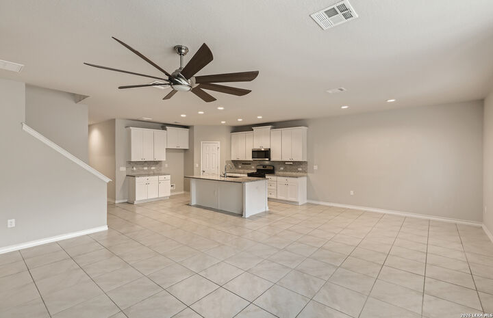 Property Photo:  5607 Burr Blf  TX 78266 