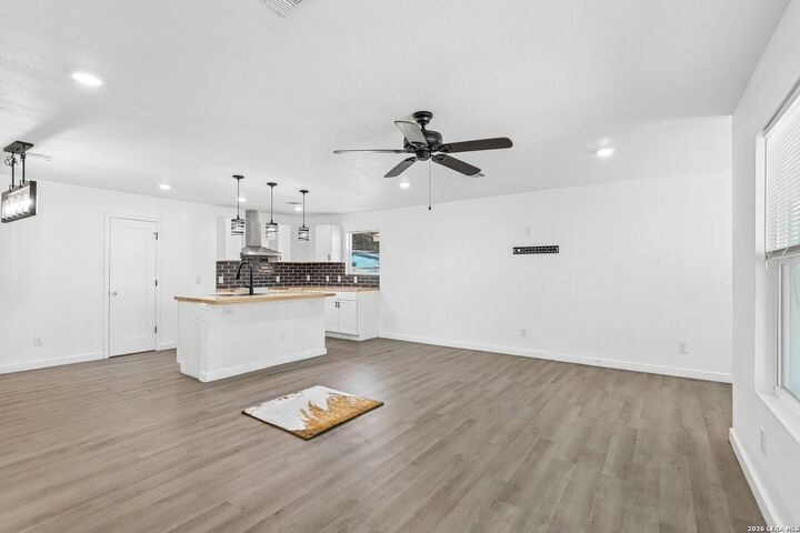 Property Photo:  1710 Alametos  TX 78201 