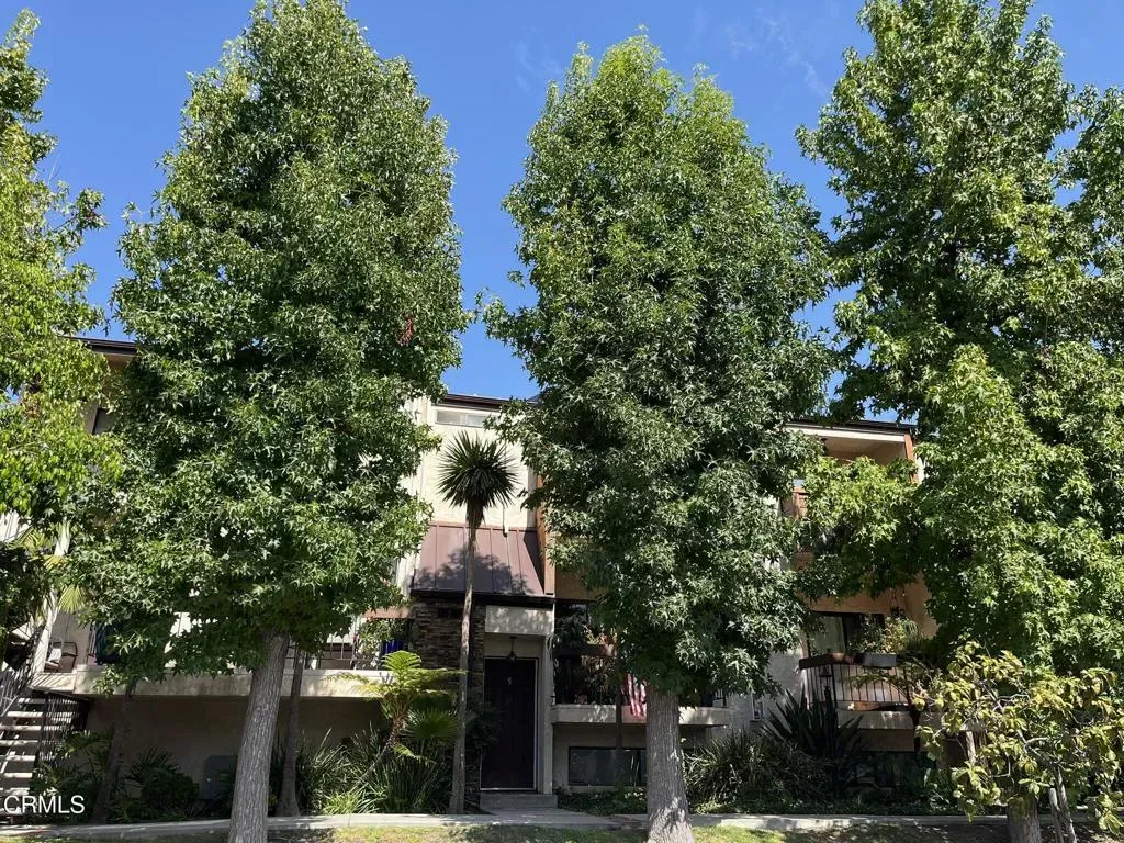 Property Photo: 320 McHenry Road 27 CA 91206