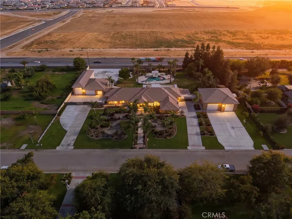 Property Photo:  17041 Anelura Court  CA 93314 