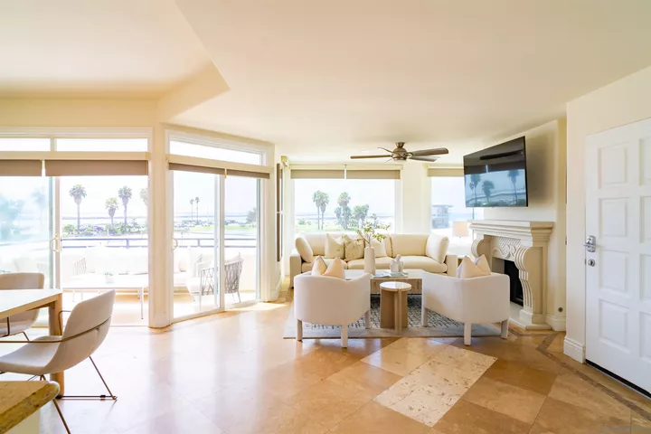 Property Photo:  2689 Ocean Front Walk  CA 92109 