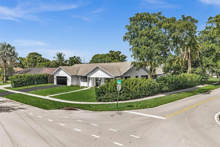Property Photo:  101 El Dorado Pkwy  FL 33317 