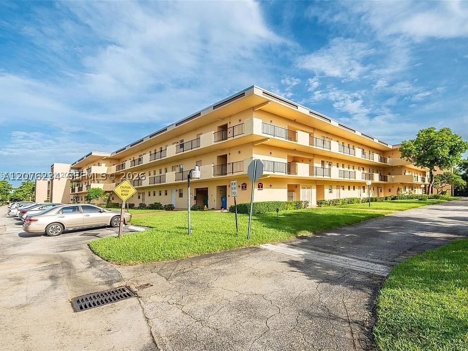 Property Photo: 201 Berkley Rd 102 FL 33024