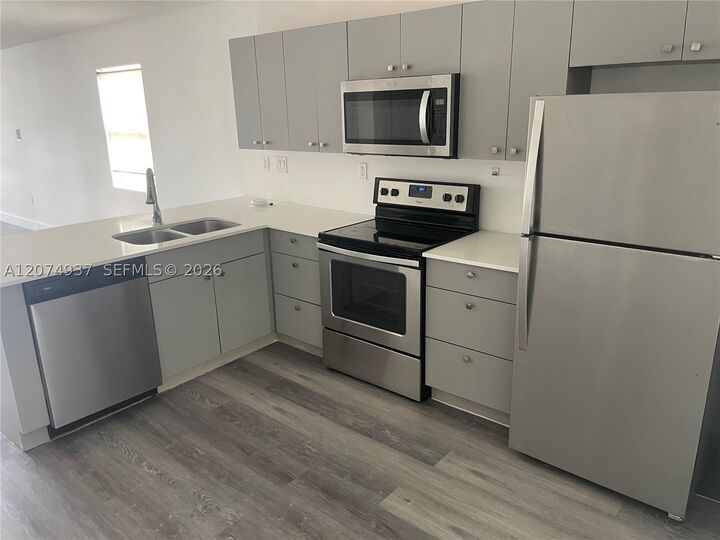 Property Photo:  2290 SW 58th Ave  FL 33155 