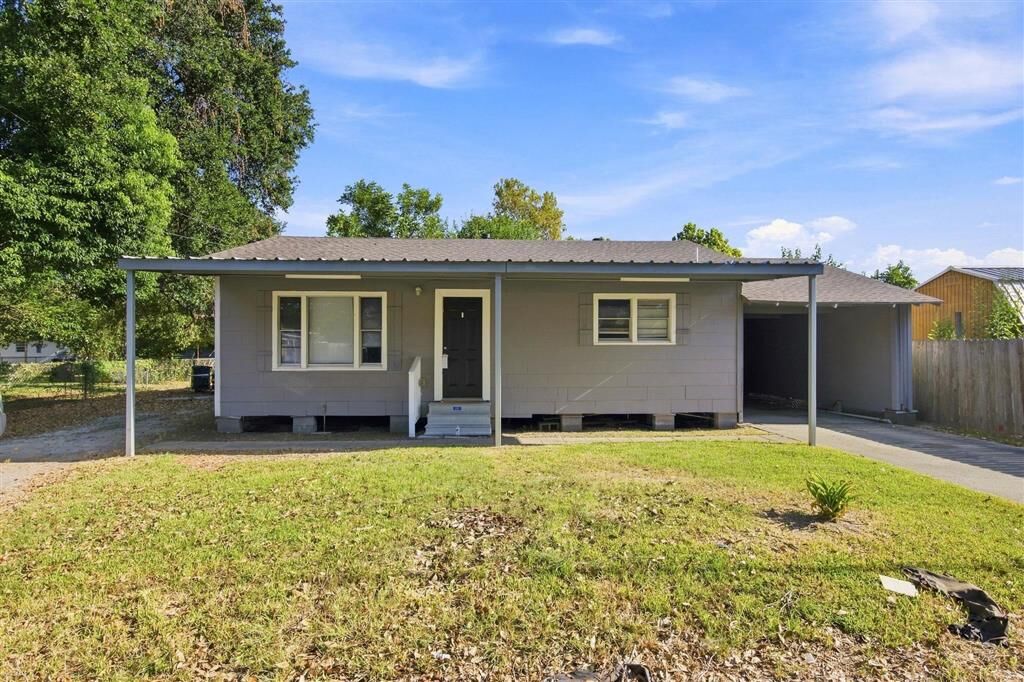 Property Photo: 725 Lebleu Road LA 70607