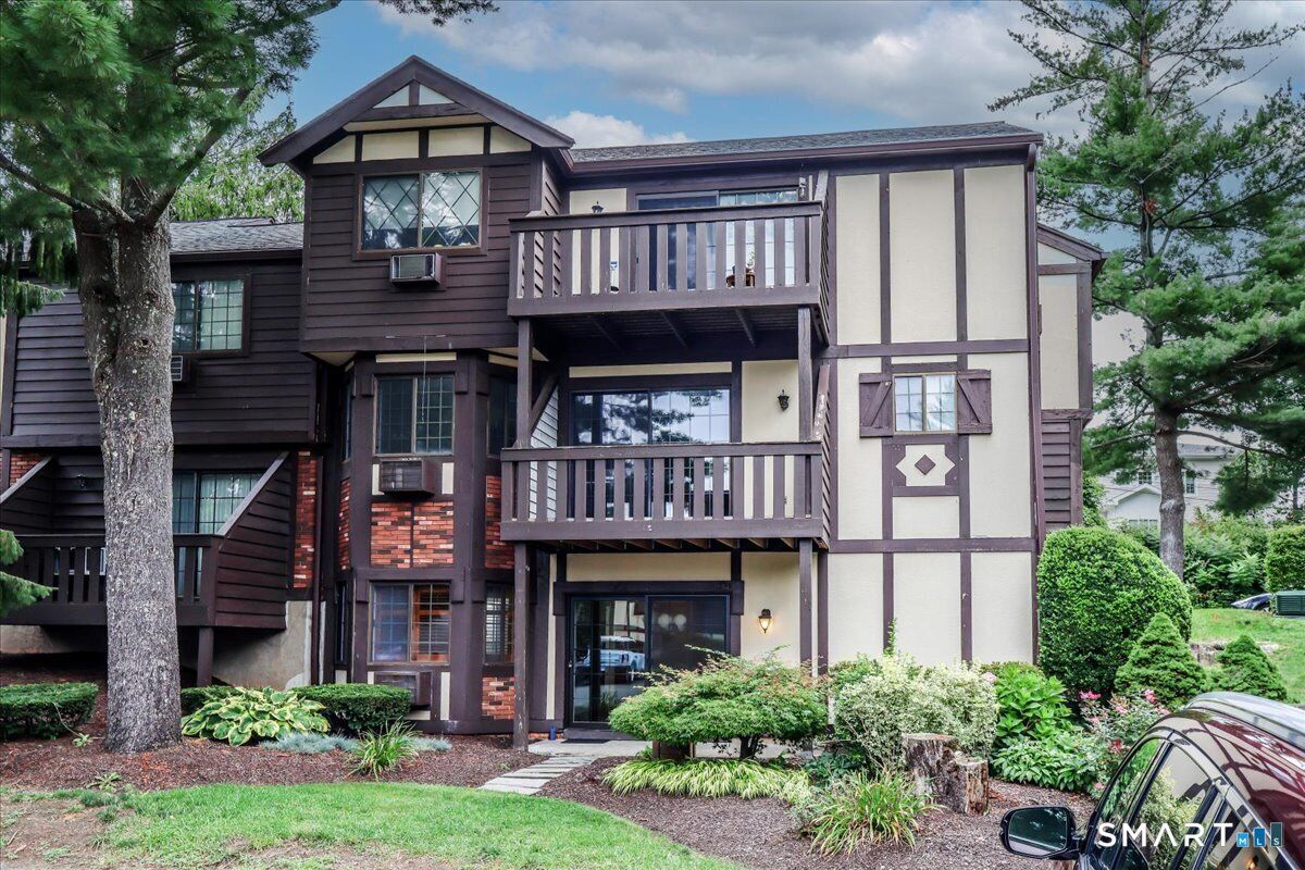 Property Photo:  7 Tara Drive 7  CT 06804 