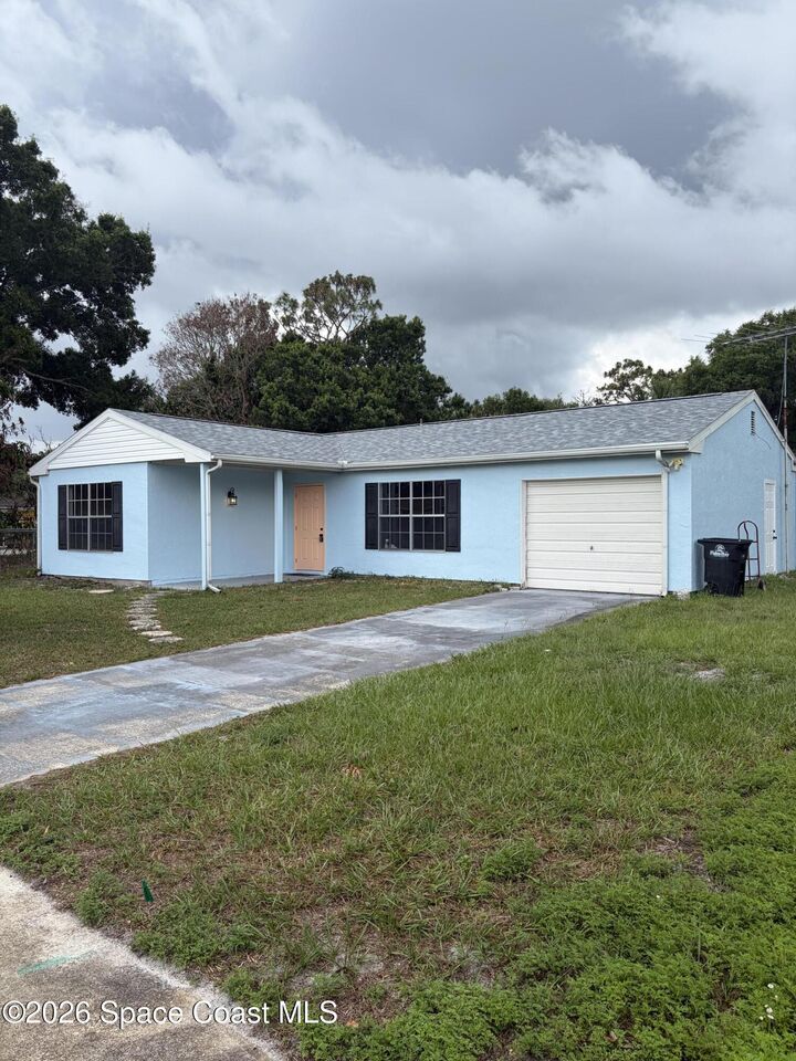 Property Photo:  1136 Minnet Court NE  FL 32905 