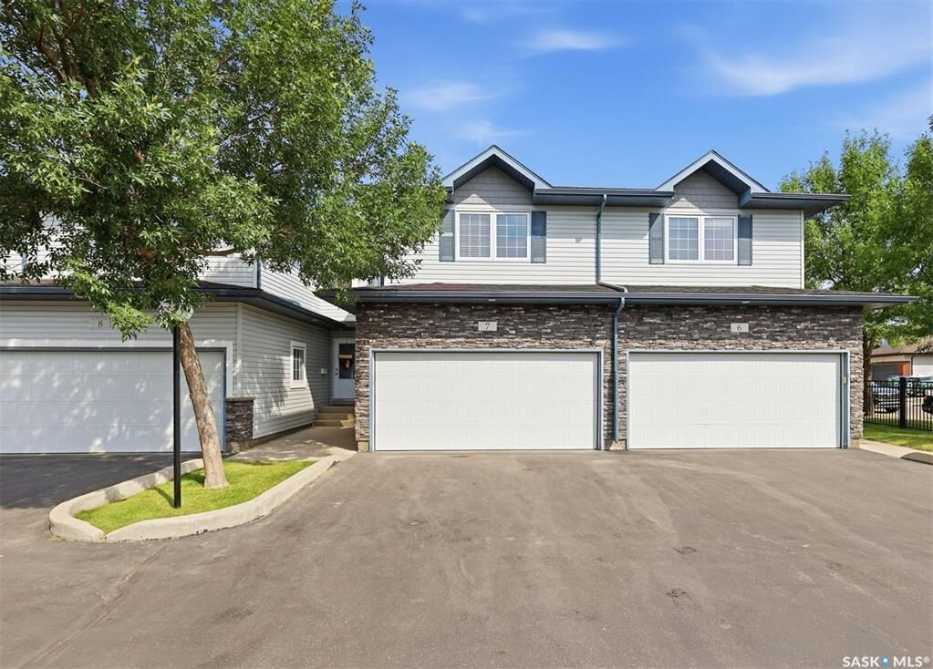 Property Photo:  110 Dulmage Crescent 7  SK S7T 0C7 