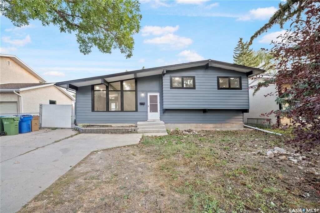Property Photo:  2225 Bedford Avenue E  SK S4N 0H1 