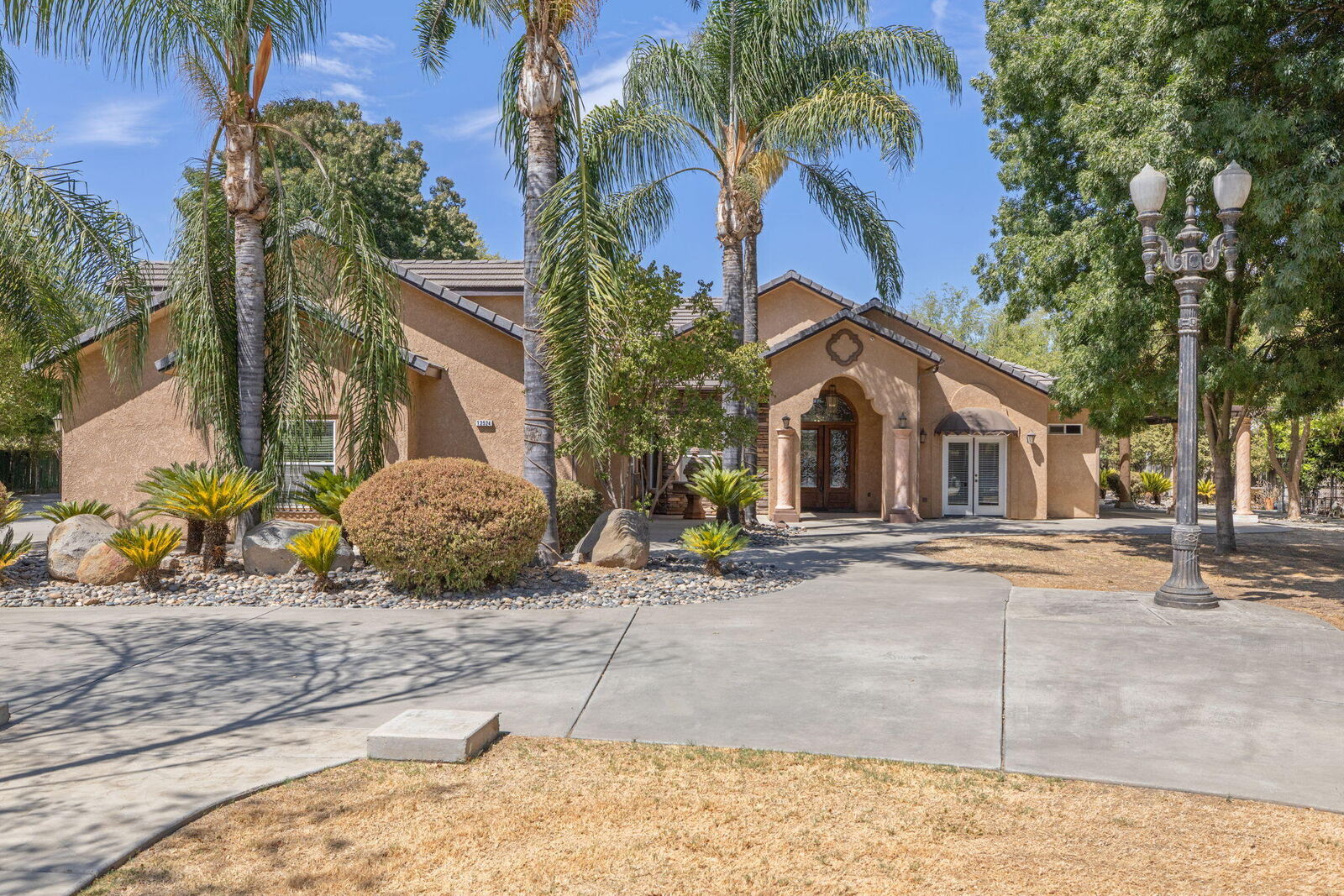 Property Photo:  12524 Ave 320  CA 93291 