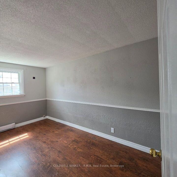Property Photo:  47 William Street N 6  ON K9V 3Z9 