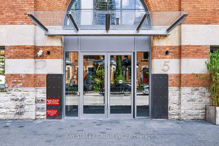 Property Photo: 5 St Joseph Street 908 ON M4Y 0B6