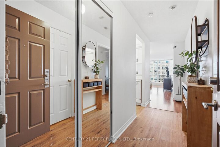 309 Major Mackenzie Avenue 611 — photo 1