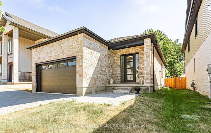 Property Photo: 7966 Fallon Drive 18 ON N0M 1V0