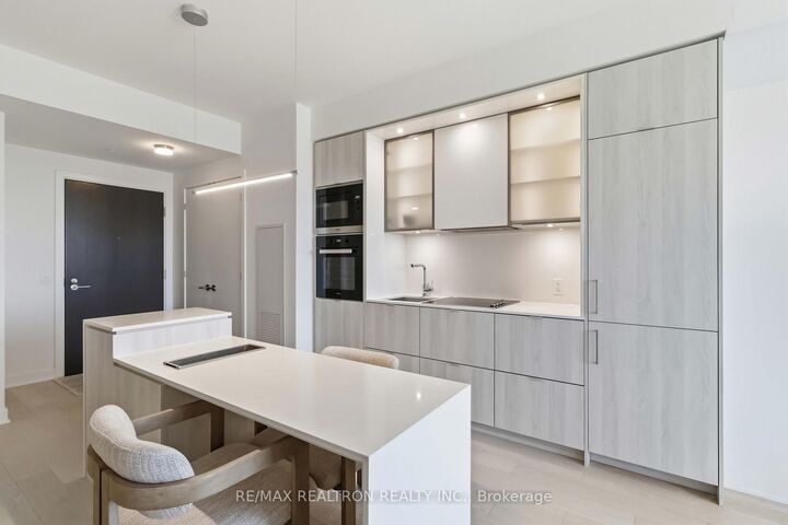 Property Photo:  11 Yorkville Avenue 3403  ON M4W 1L2 