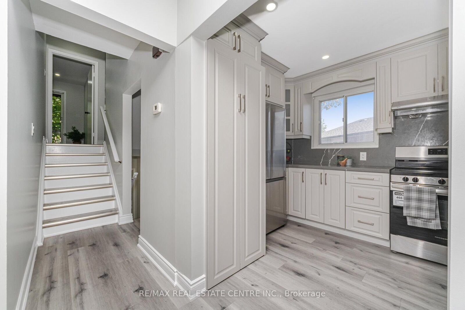 Property Photo: 34 Windermere Court ON L6X 2L6